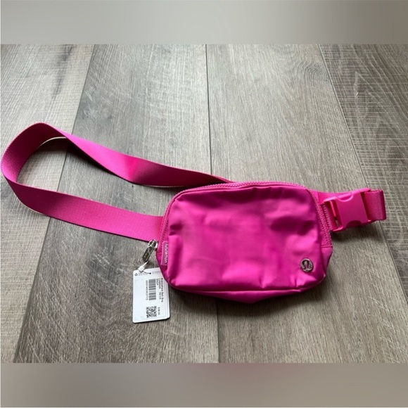 lululemon athletica Handbags - Lululemon Everywhere Belt Bag in Sonic Pink